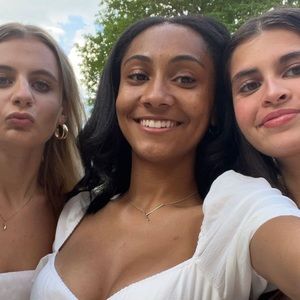 Meet your Posher, Trinity